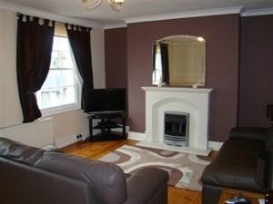 2 bed conversion apartment with garage To Let